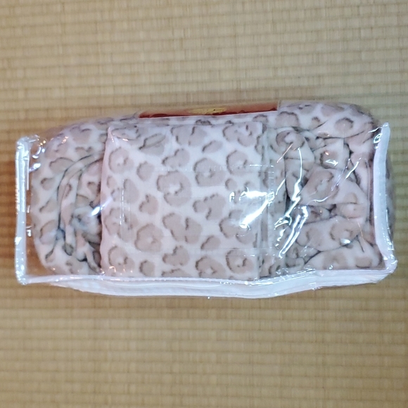 Berkshire Polarfleece Cheetah Twin Sheet Set - Picture 3 of 6